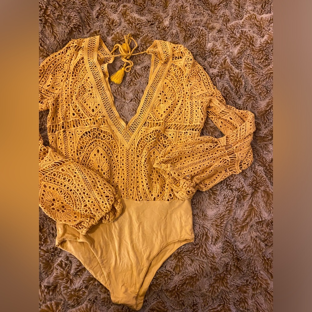 Like new Free People Jens Pirate Booty long sleeve bell sleeve yellow bodysuit - Picture 4 of 7